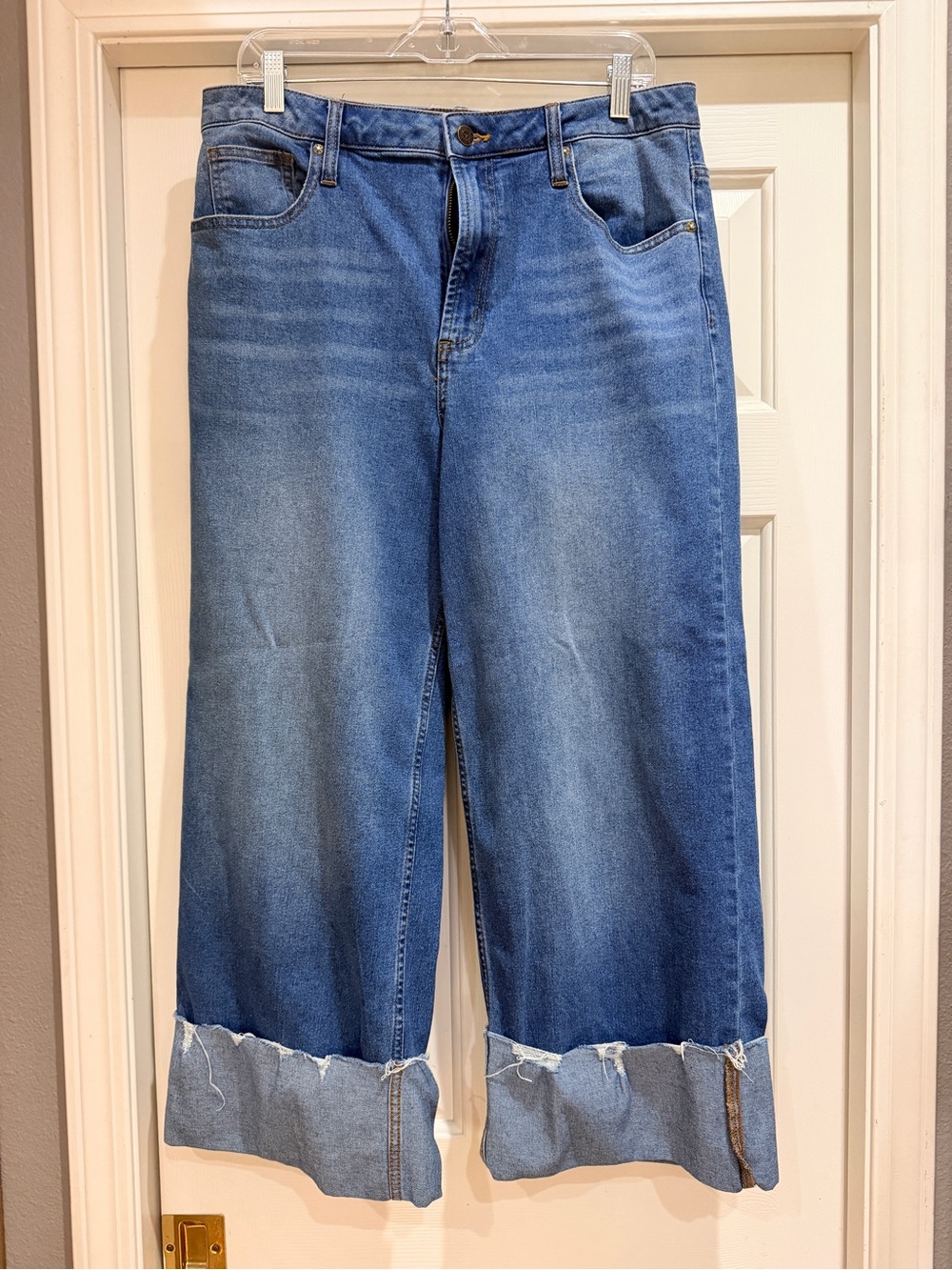 Vigoss Medium Blue Wide-Leg Cropped Jeans with Rolled Raw Hem